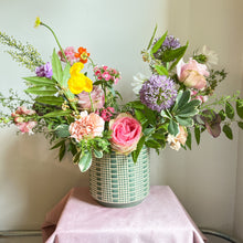 Load image into Gallery viewer, Designer&#39;s Choice Vase Arrangement